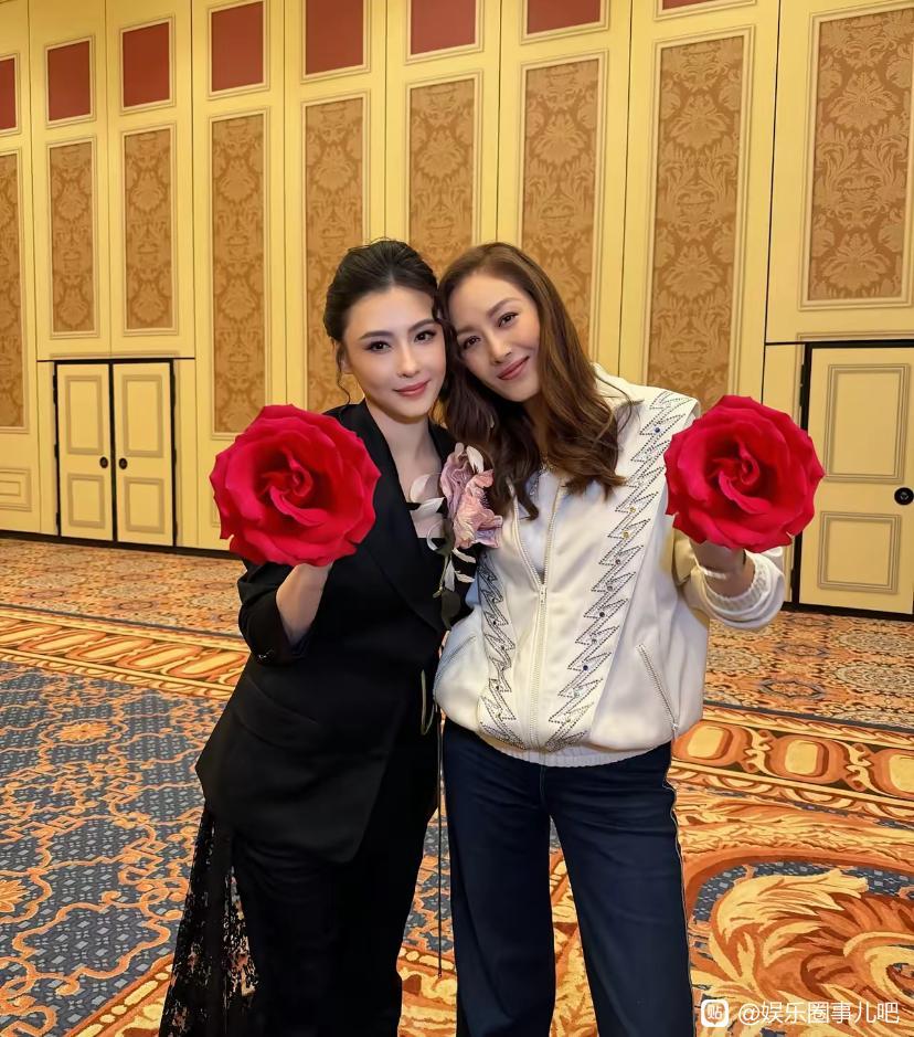 合影里的张柏芝，美貌依旧，不愧是大美女！张柏芝今年46岁了，颜值还这么顶，她就是