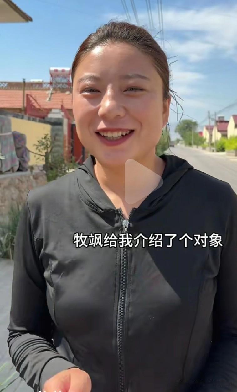 黑梅梅去找穆萨了解她相亲对象的一些情况了，穆萨都明确告诉黑梅梅了，只是比较委婉，