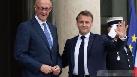 据金融时报报道，在俄罗斯冻结资产问题上，法国总统马克龙“实际上背叛了”德国总理默