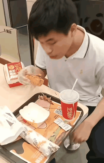 胖猫事件彻底反转了！

整起事件中
无辜的是谭竹
无知的是网民
无耻的是胖猫姐姐