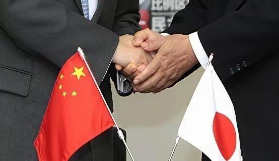 日本终于察觉到局势不对劲！日媒披露，在中日关系长期走低的大背景下，日本商界时隔八