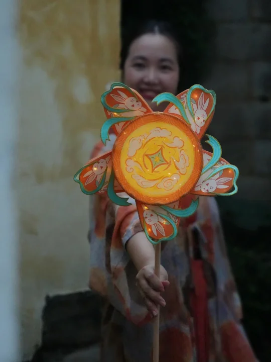 越转越有的中秋花灯，怎么拍都出片～
