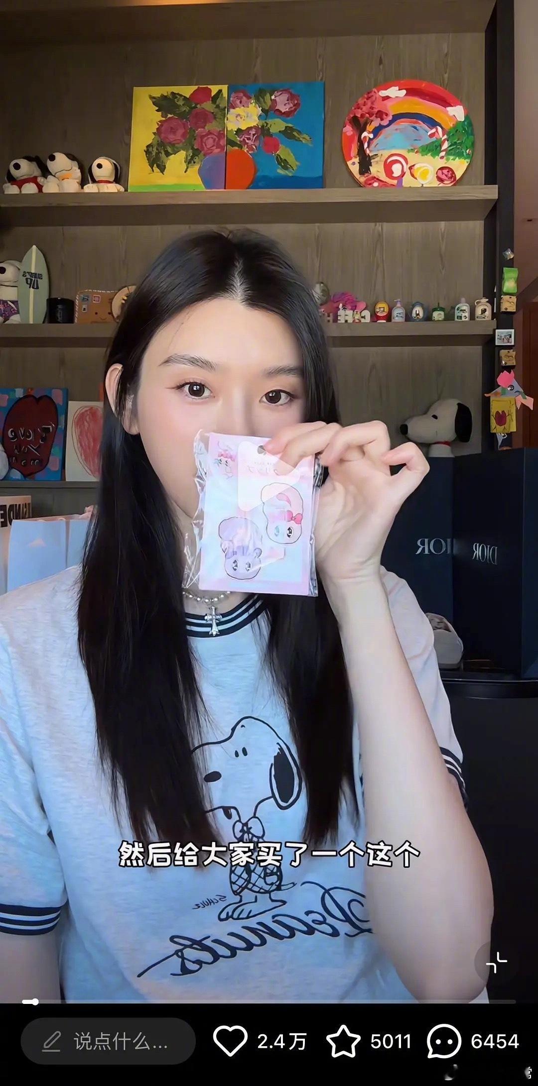 奚梦瑶开箱展示一堆迪奥包但抽奖送了两个发卡，小红薯评论区翻车奚梦瑶婚礼落泪神图奚