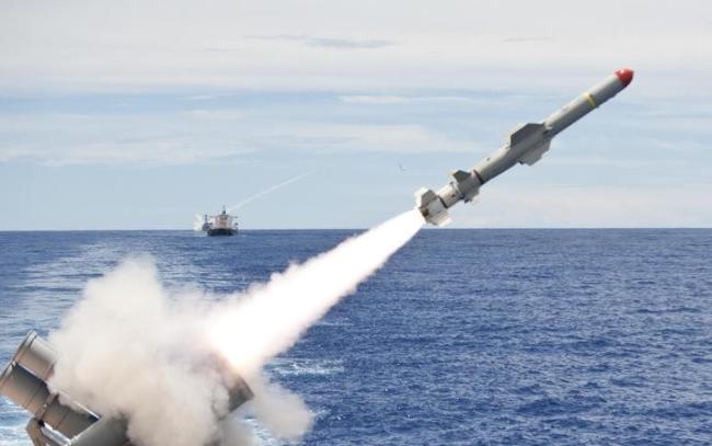 伊朗发布视频“用导弹把美航母劈成两半”，美专家证实：伊朗无人机可突破航母防御
