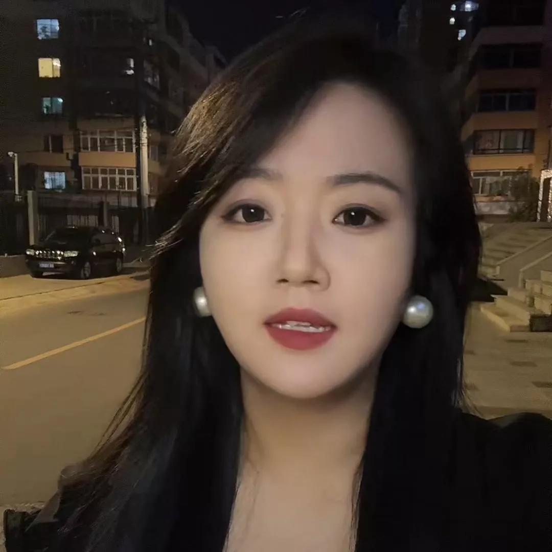 夜晚的迷人街景，我为你点亮心灯。城市夜景街景 夜景美照 路边的夜景 夜风景很美 