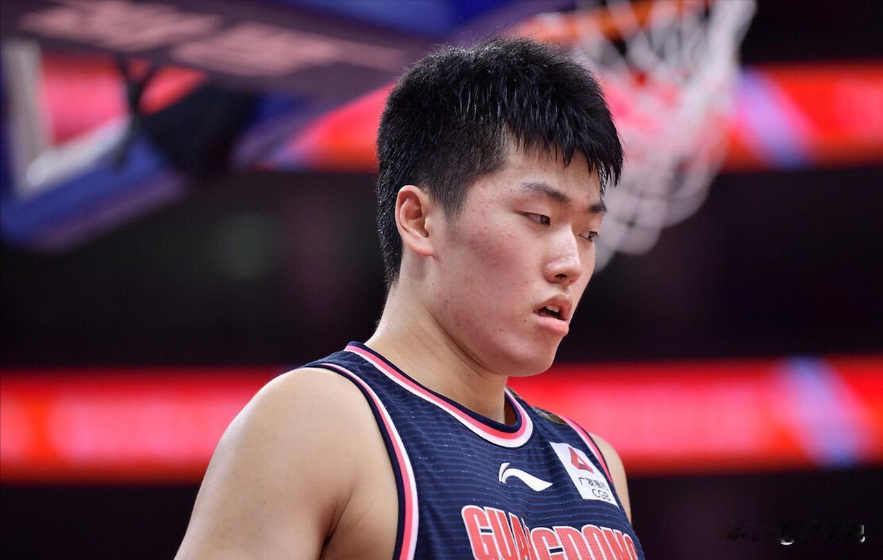 杜锋今晚亮出底牌：用板凳席上的防守铁闸，锁死场均28.7分的得分机器！
迪亚洛过