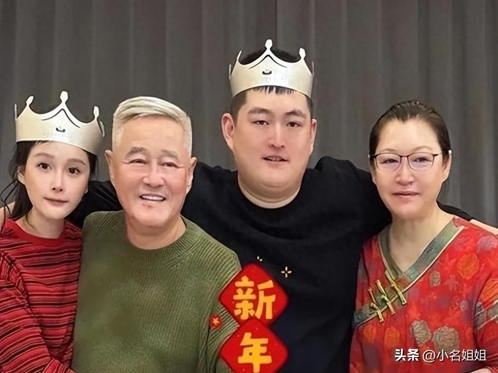 我怀疑过赵本山退隐是待价而沽，
也怀疑过他是为了躲避风头。
实在没想到，他在三亚