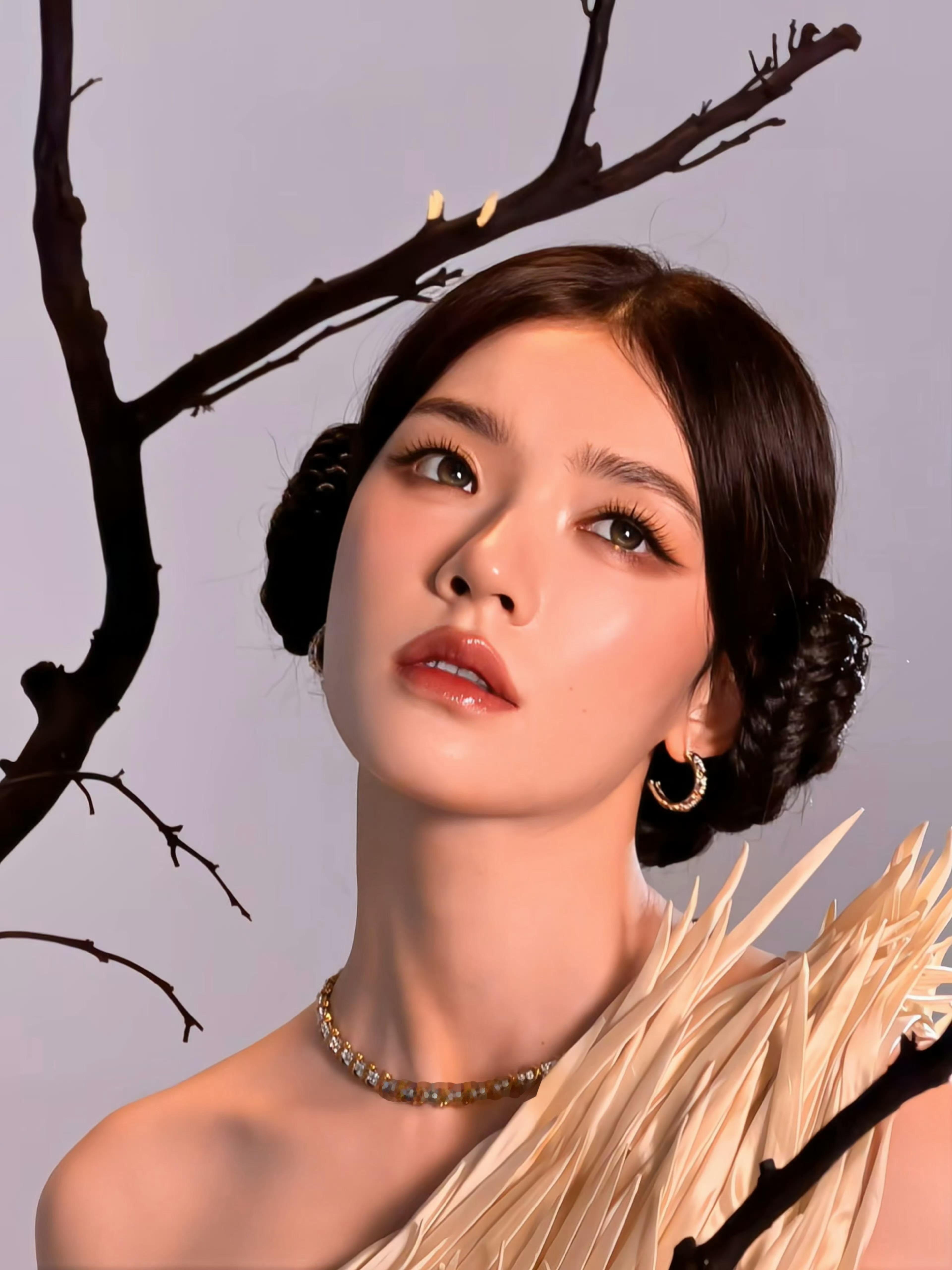 王崇给林允化的白金雀神妆林允白金雀神妆 王崇也太会抓林允的特点了吧！白金调妆容干