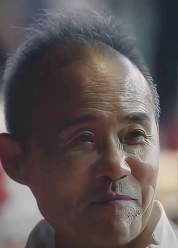 凌晨四点，王石亲自下厨给田朴珺煮面，这画面太美我不敢看。
别被偶像剧骗了，这根本