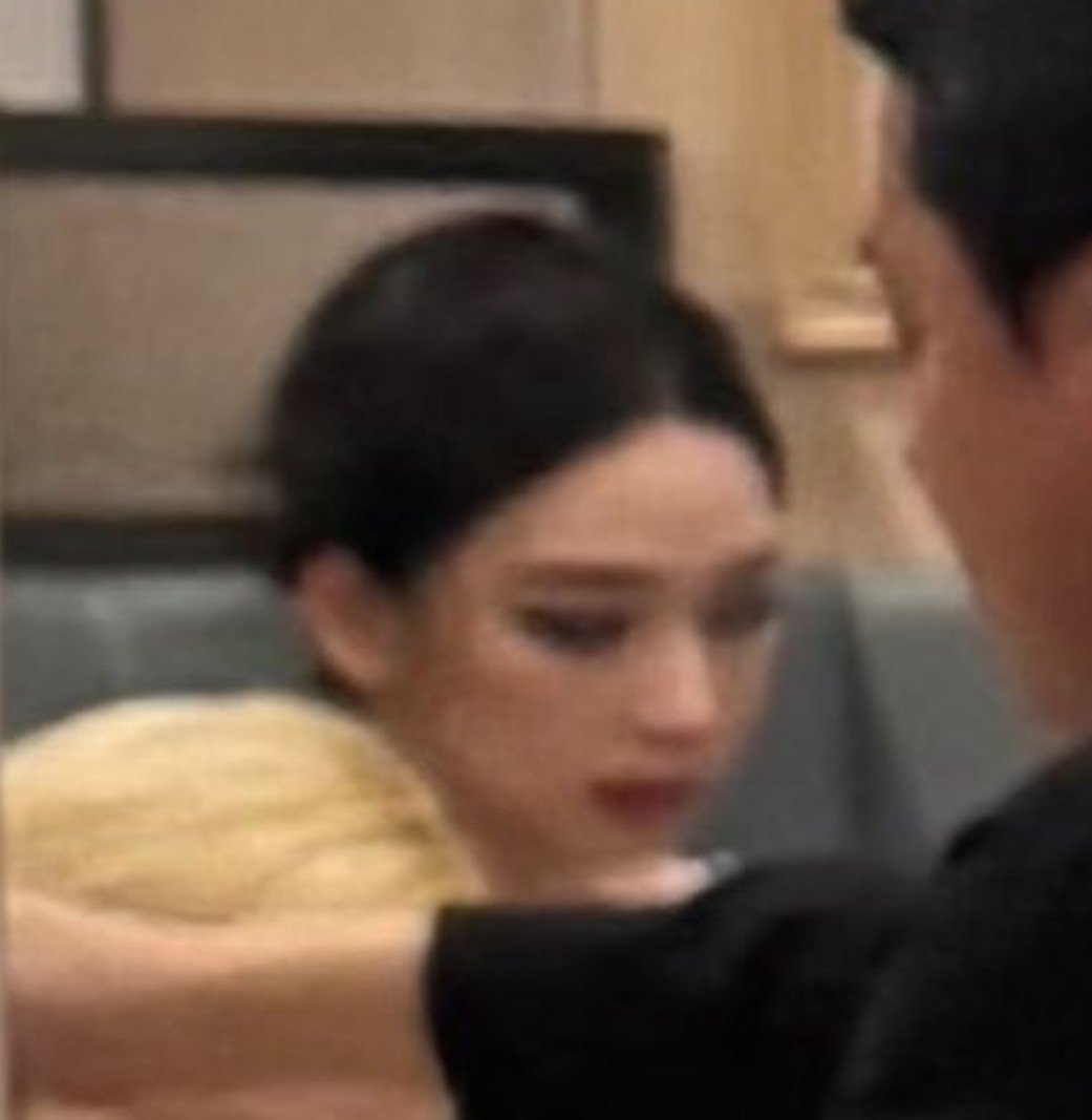 吃饭前  美美造型中 上菜了 扎头火力全开 