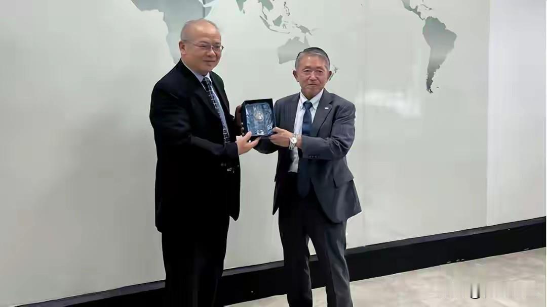 日本报复来了，我外交部反将一军

就在15日，中国外交部发布外交令，宣布根据《中