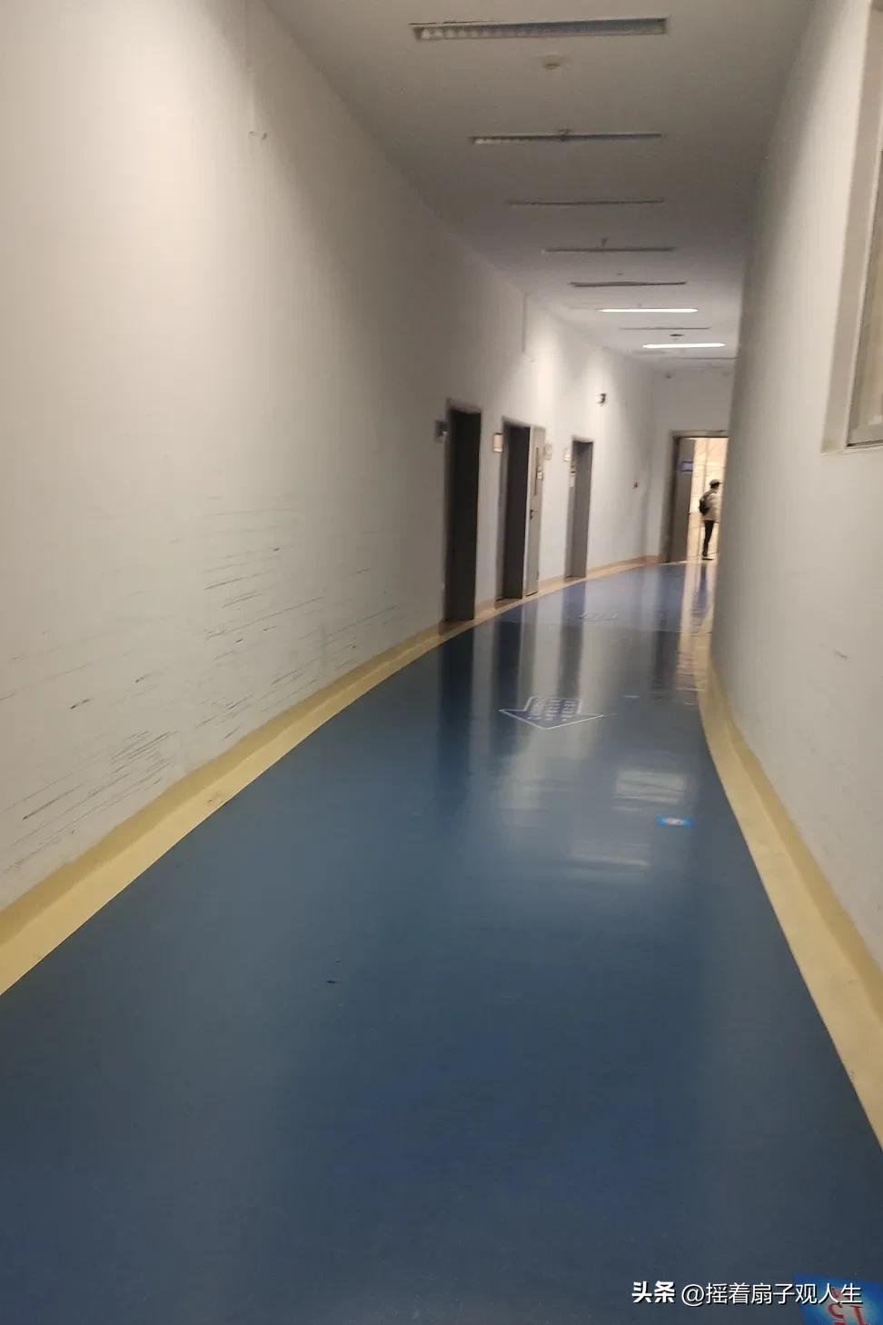 到了这个地方，人都会怎么想？
今天我到医院探望一个患病的亲戚。他得病已经有一段时