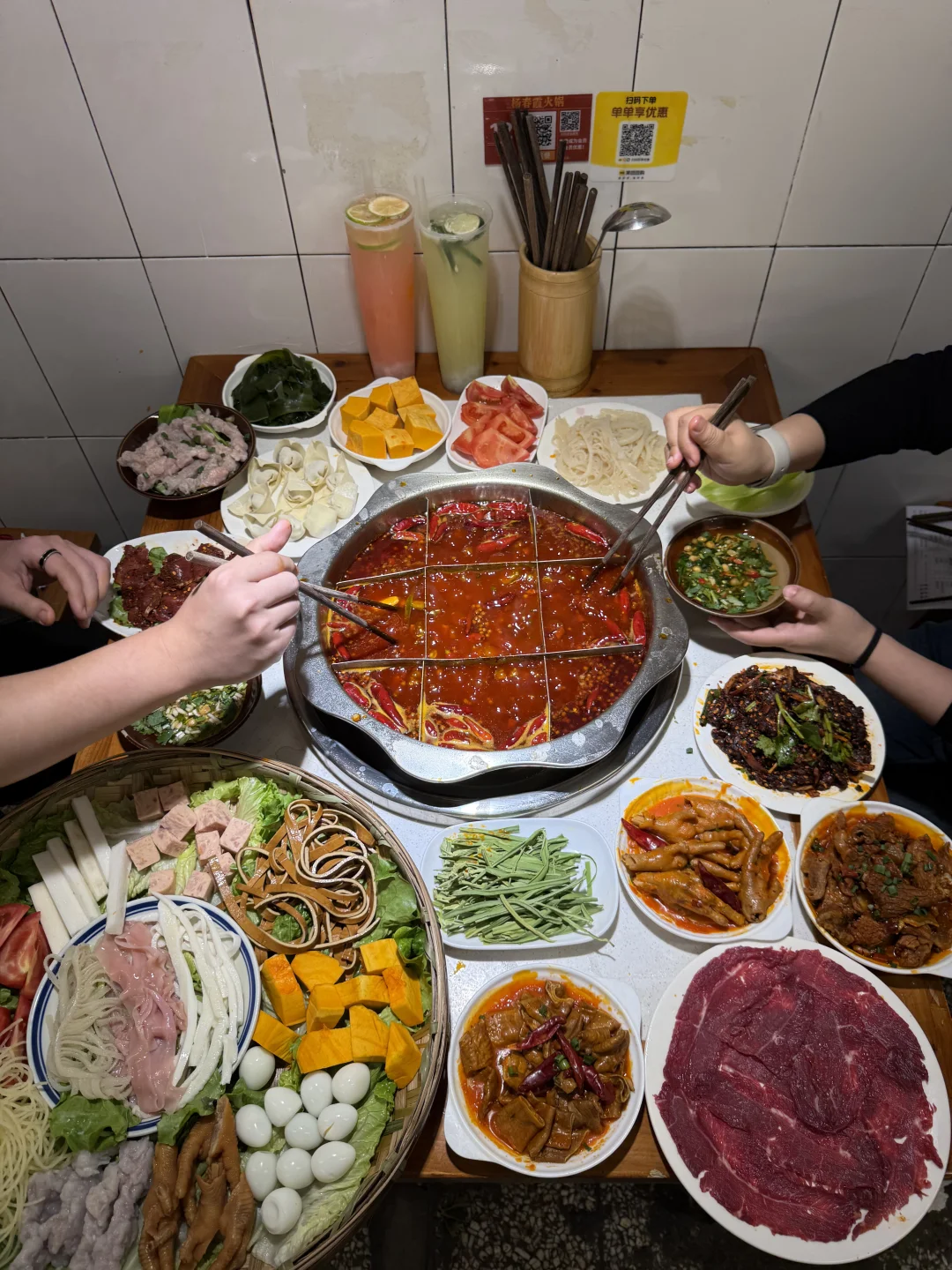 较场口这家火锅店真的太卷啦！