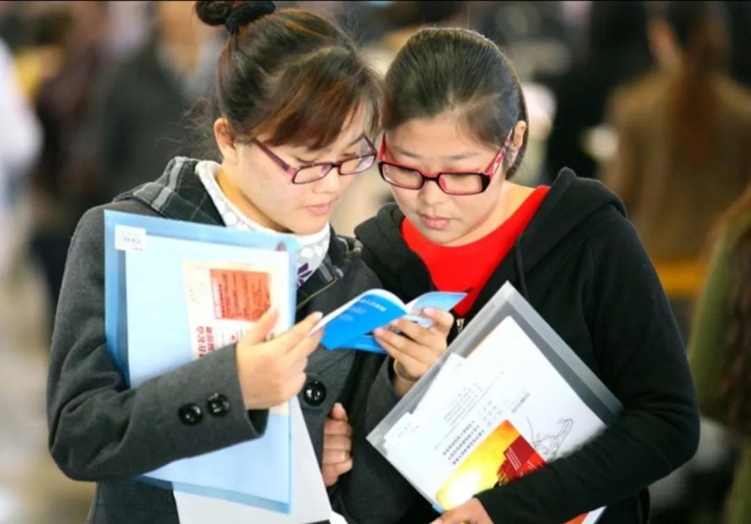 你在打游戏刷短视频，他在上课写作业刷题，最后谁将坠入社会的底层！

他又一次创造