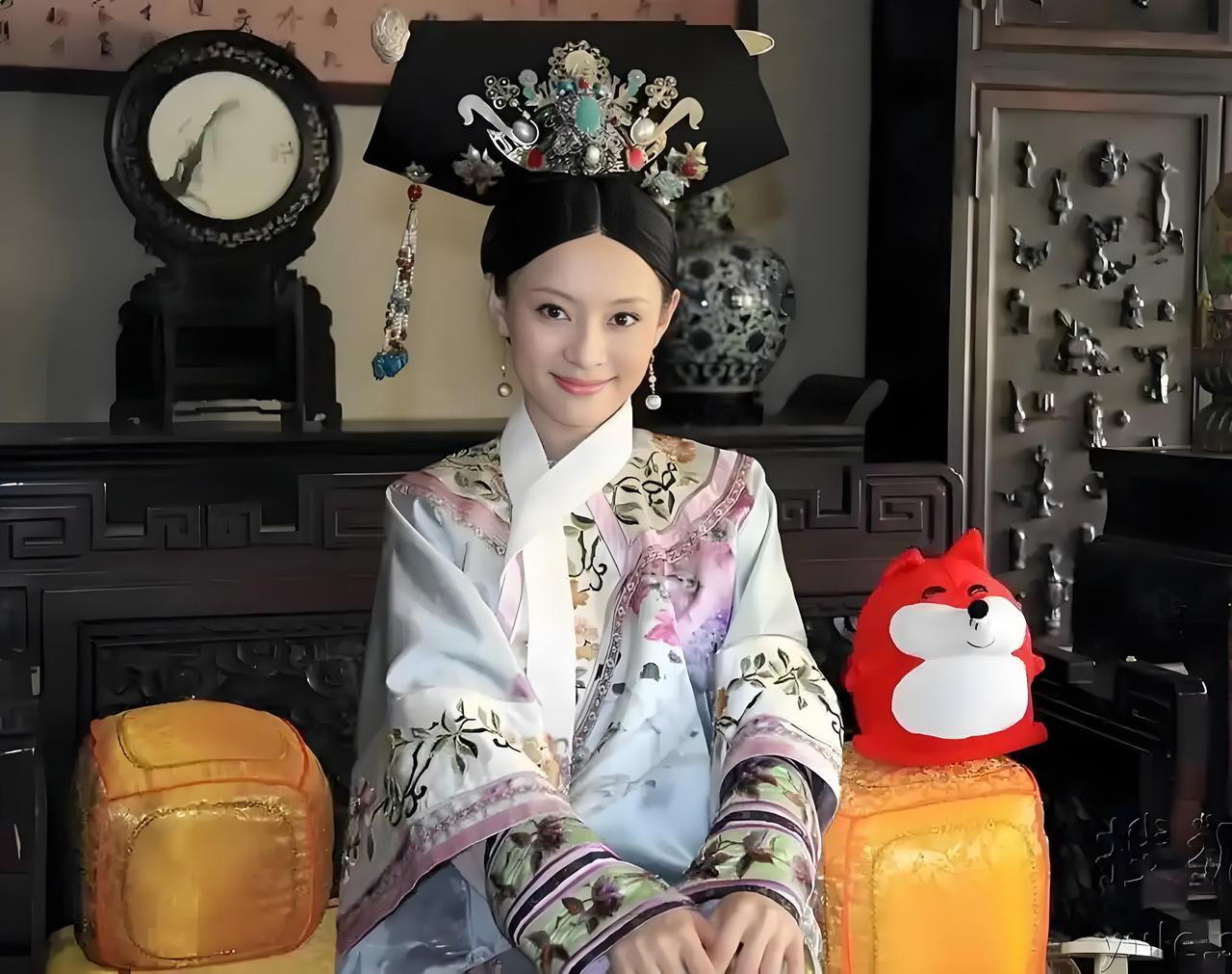 孙俪演戏像刀，甄嬛一个眼神能剜出你心里藏的委屈。蒋勤勤却是水，《草木人间》里她发
