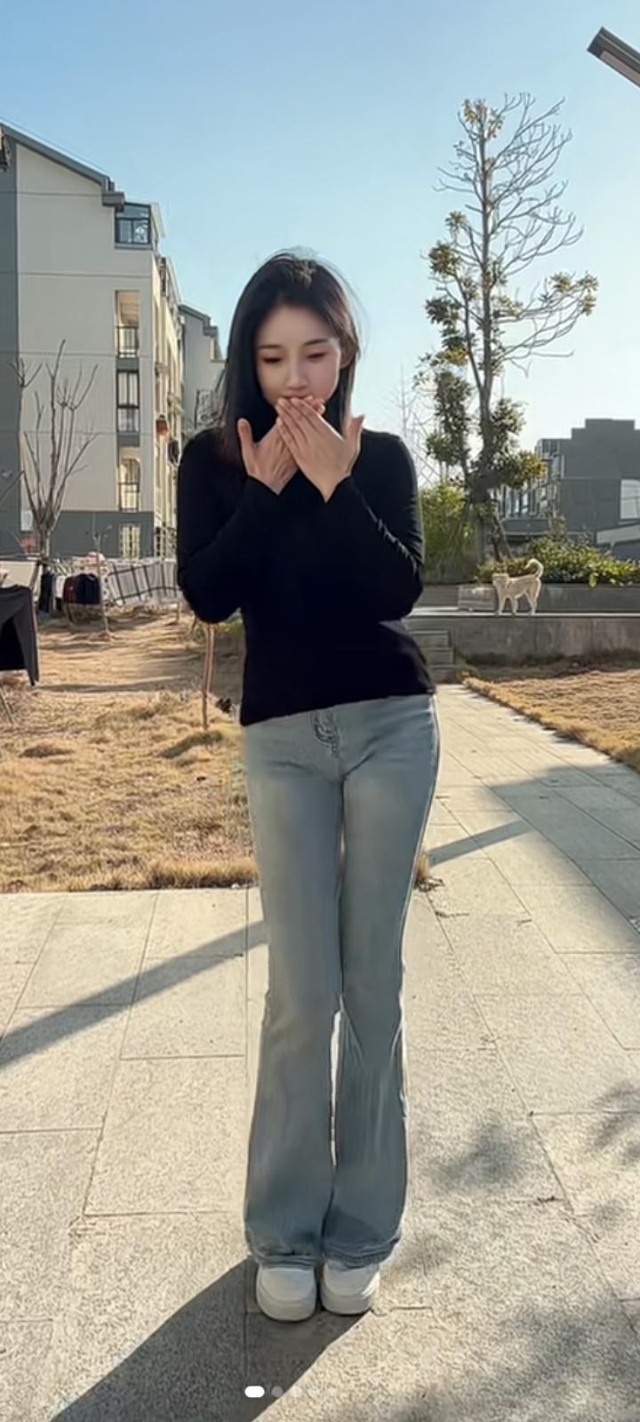 今年冬天的不同 我见过万千风景，却不及你眼底的一汪星河。