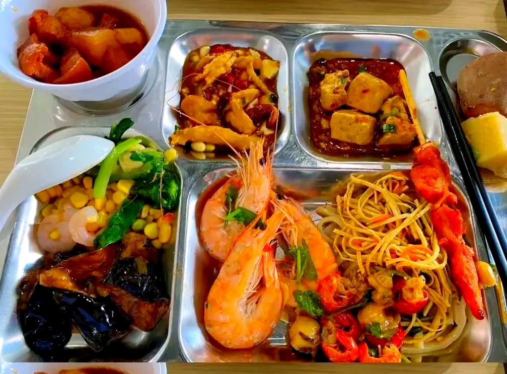 如果机关食堂全部对外开放，打工人能吃上实惠安心的饭菜。
         
  