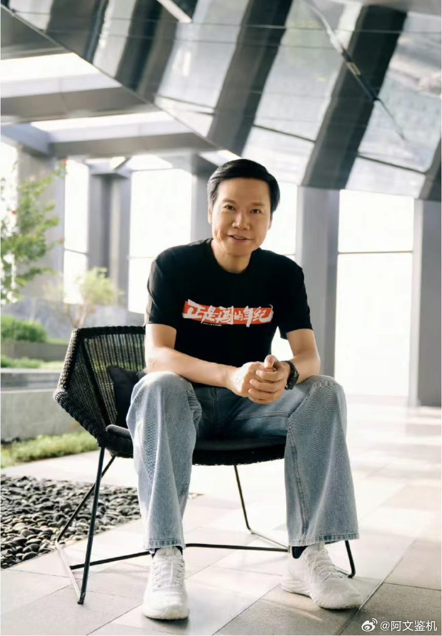 雷军的新T恤，雷总应该是小米请过身价最高的模特，当然也是为数不多不要钱的模特了。