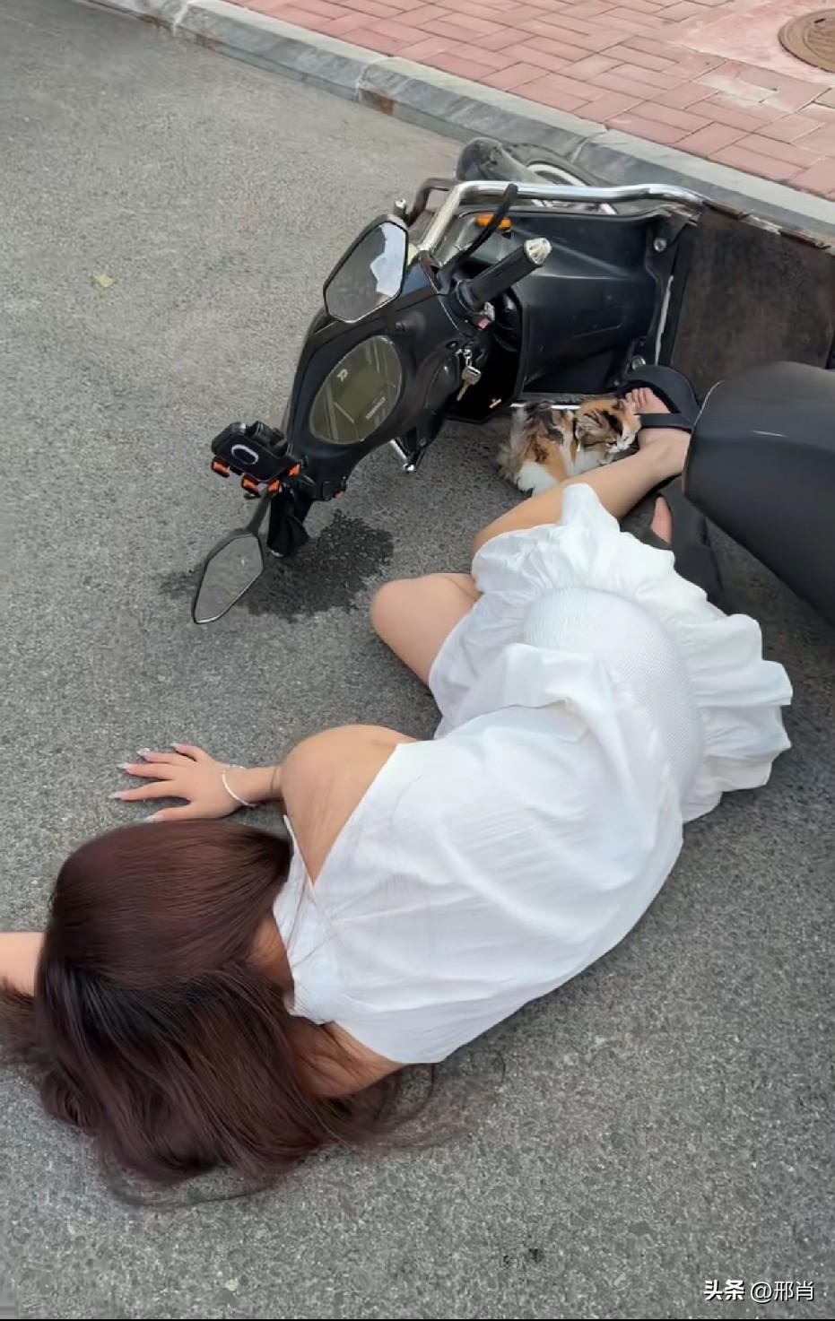 小姐姐正在做梦呢