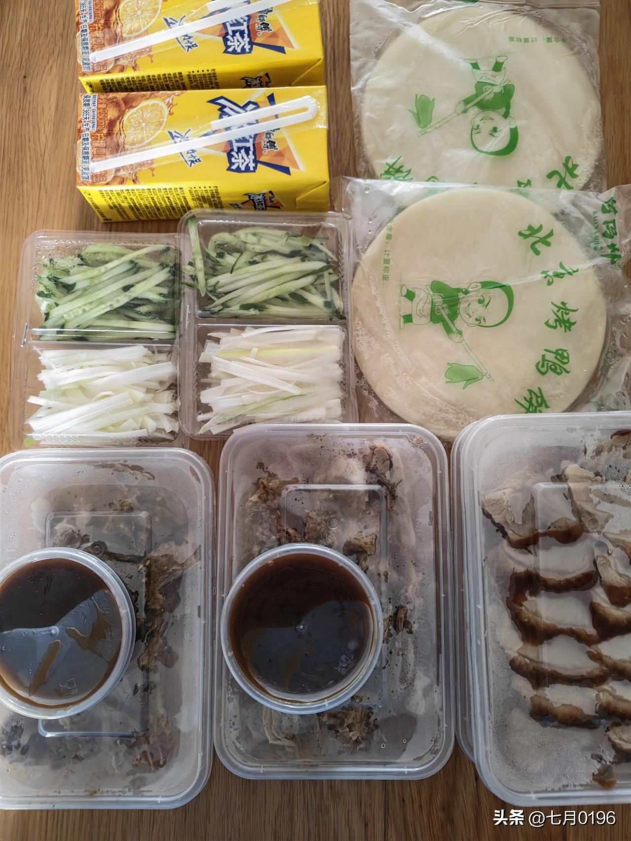 上午10：30，正在刷抖音，突然跳出一条广告，河对面的小区北京烤鸭开新店，半价优