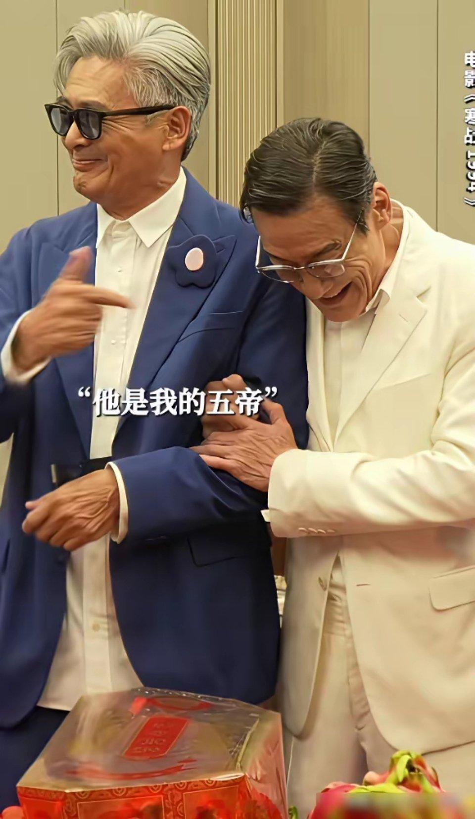 梁家辉被封杀摆地摊时，没人敢用，周润发一句话把他从街边拽进了剧组。当年一部《监狱