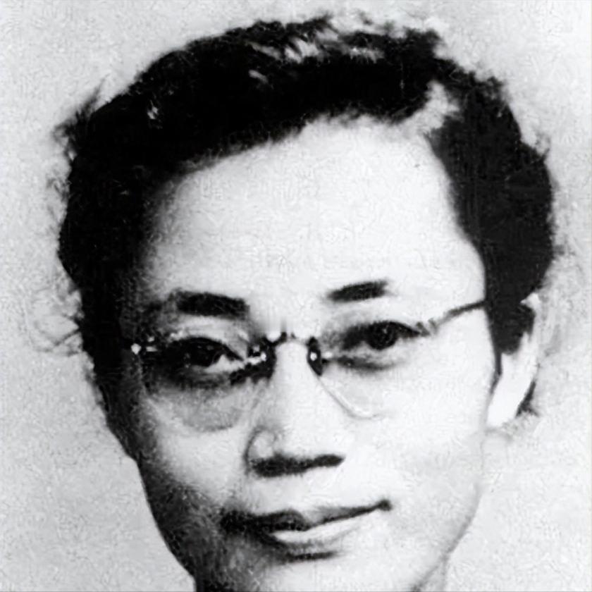 1950年，被折磨到体无完肤的萧明华，听闻敌人要枪毙自己。突然，抬头说：“我可以