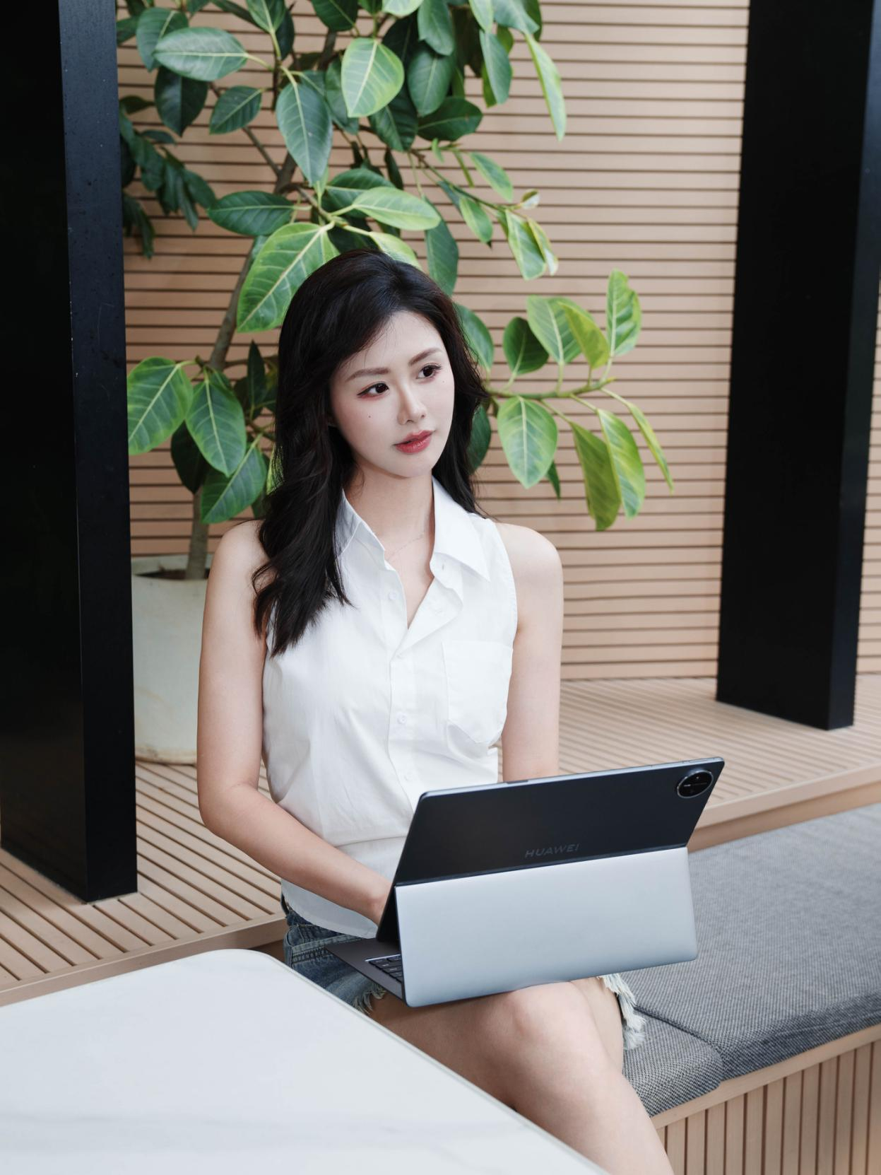 办公室待久了实在闷得慌，就最近总带着MatePad Edge二合一去户外办公14