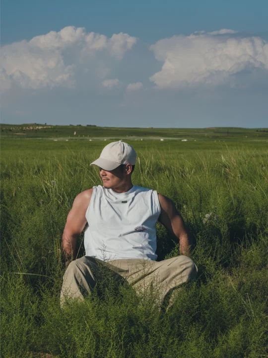 躺进鄂托克旗的云里，草原是风写的诗