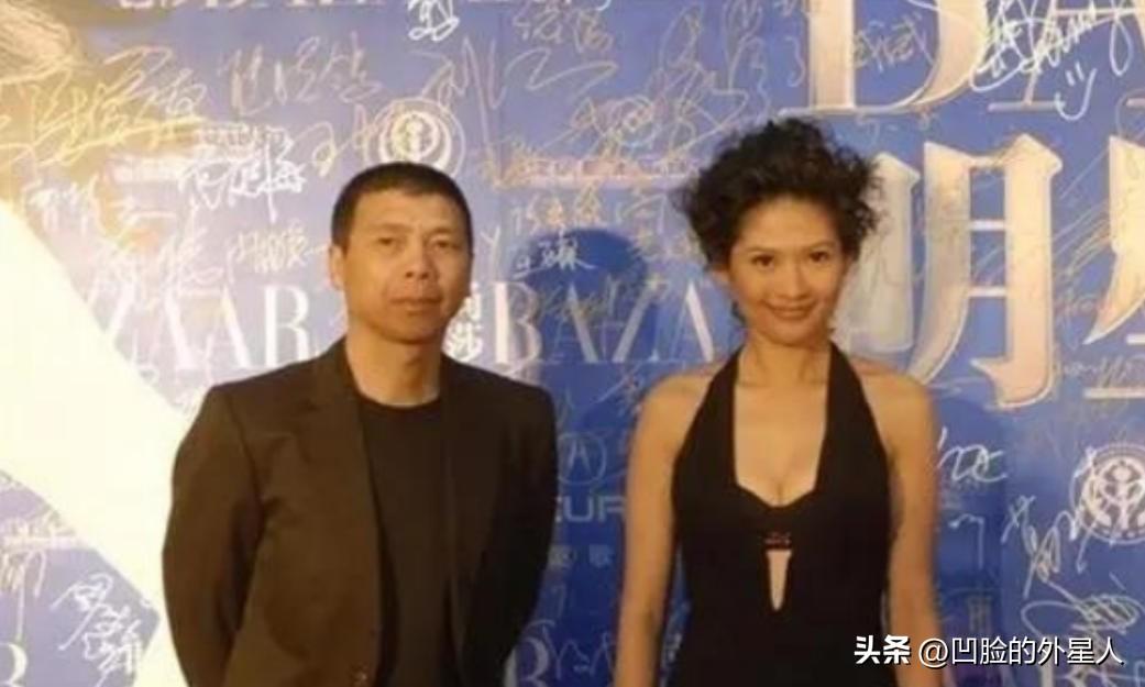 2009年，冯小刚带着大长腿的沈星回自己的公寓，一直待到第二天早上才悄悄地离开，