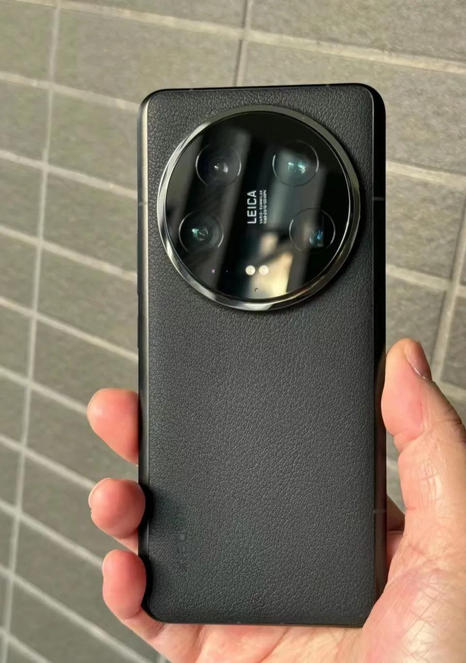 细思极恐？小米14Ultra，给了我一个下马威！

镜头模组霸气，做工细节到位，