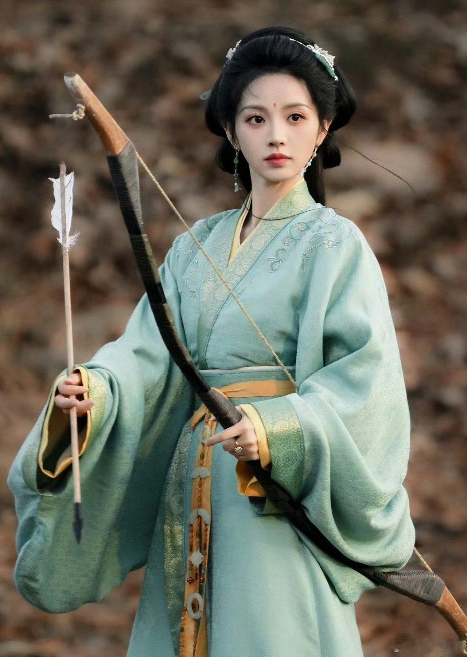 田曦薇《嫁金钗》魏娆捉鸡路透，明媚灵动的田园少女！！ 好多美裙 