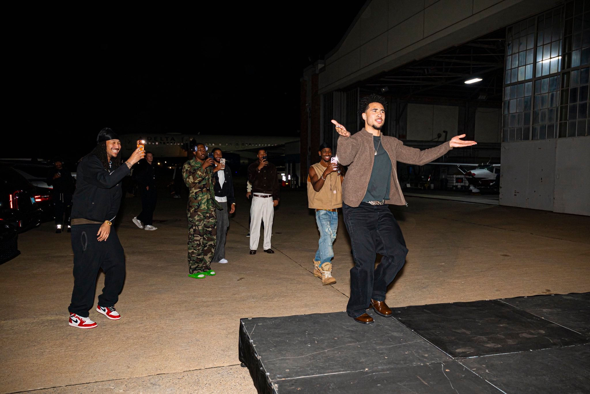 由于快船无缘季后赛，快船今年给雷霆的首轮签变成一个乐透签（最大概率是第11或第1