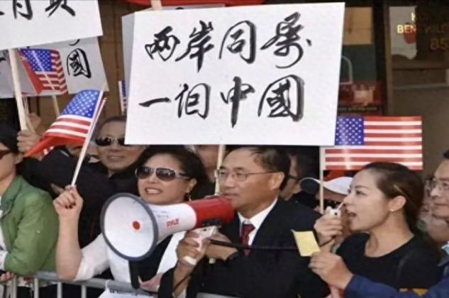 两岸统一为啥迫在眉睫？再晚了台湾就“新加坡化”了，等不及了！两岸统一确实是不能再
