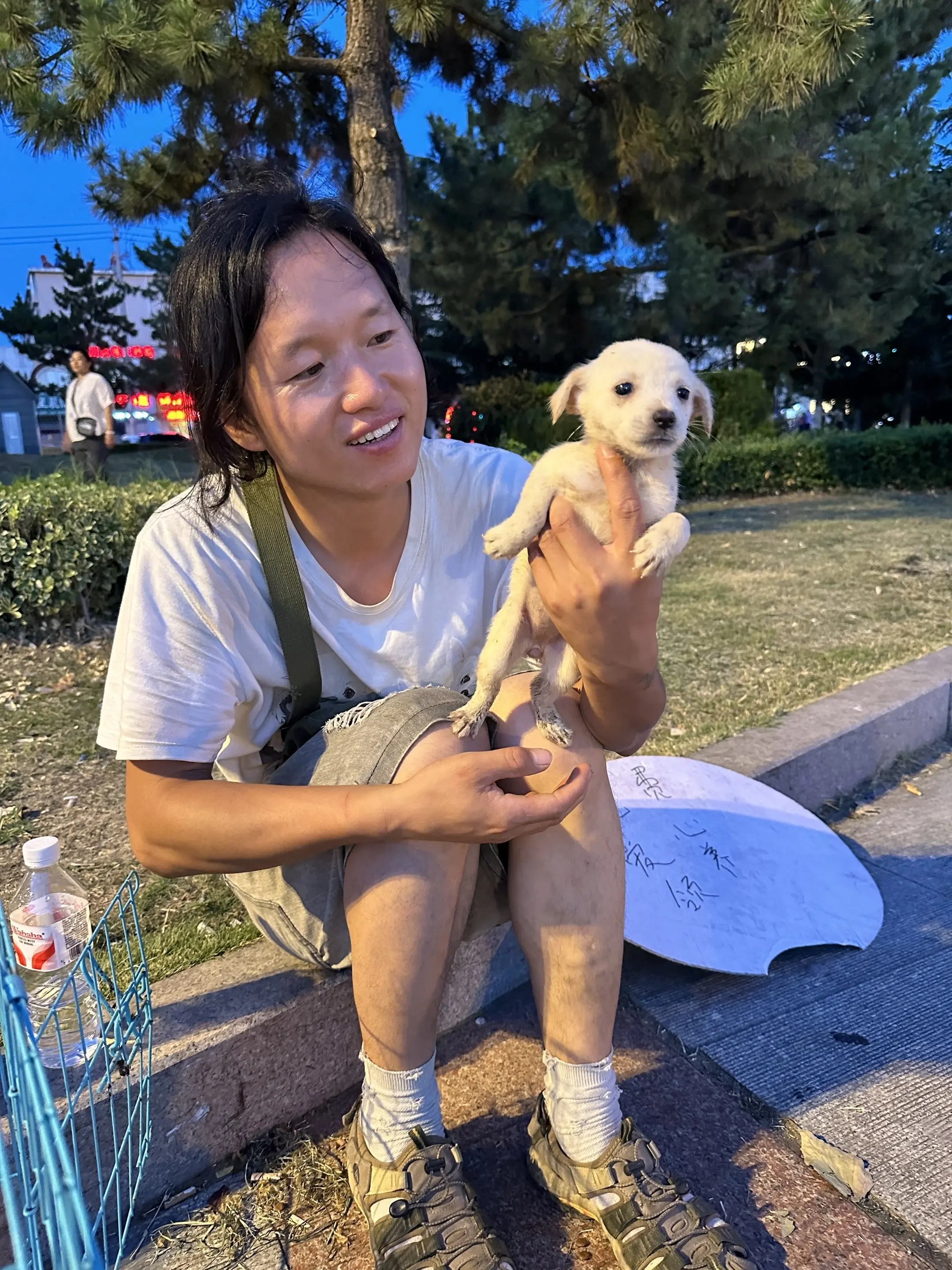 繁华世间，是否会有一盏灯为他们而亮？