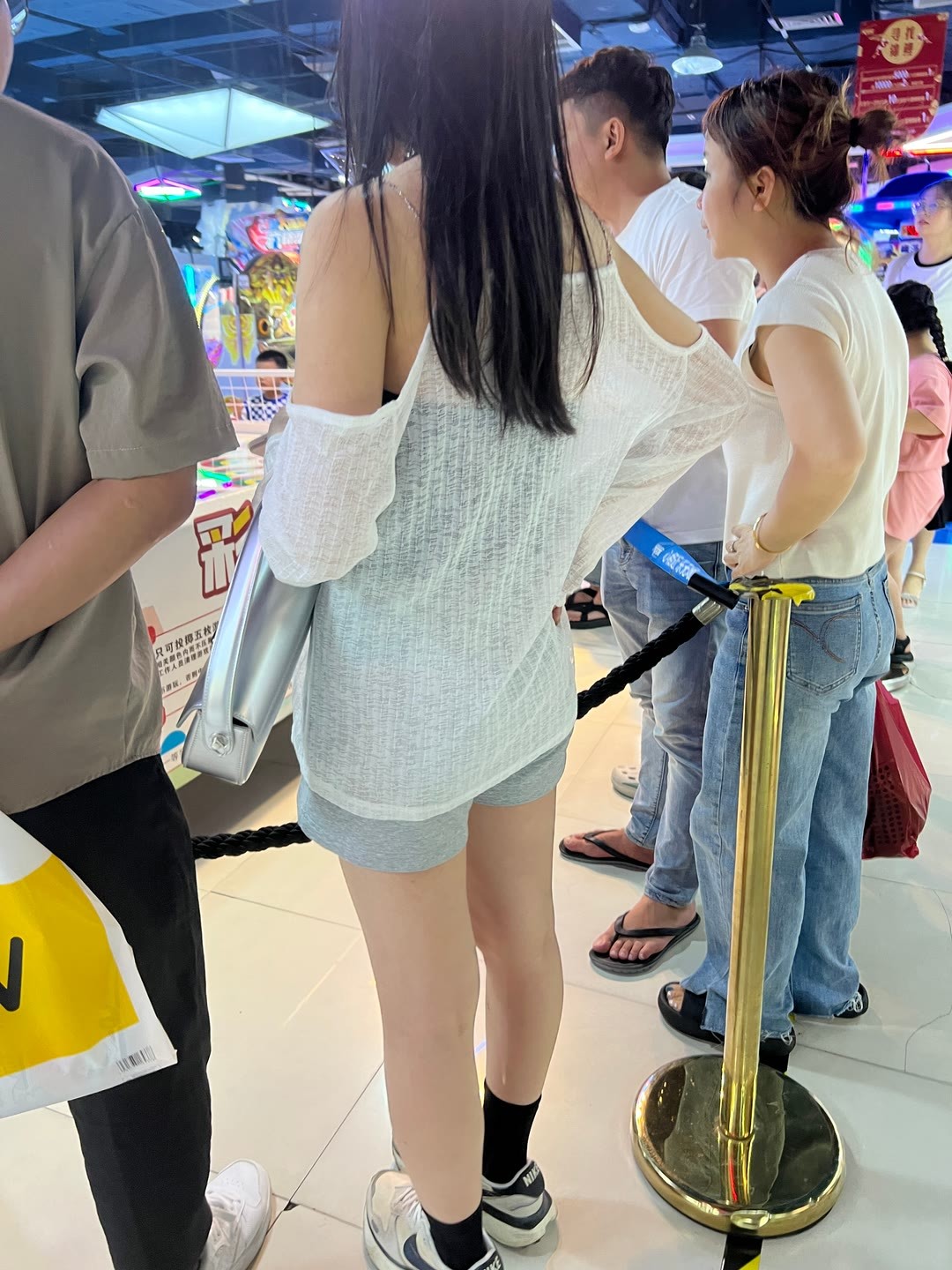 “生活就该有阳光，有鲜花，还有温柔的你” 