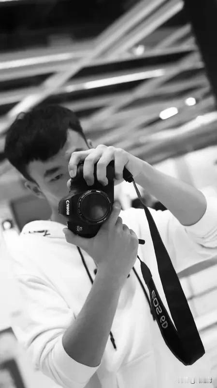 火车站客运值班员1秒钟救了2条命 火车站客运值班员1秒救2条命，你敢信吗？辛集南