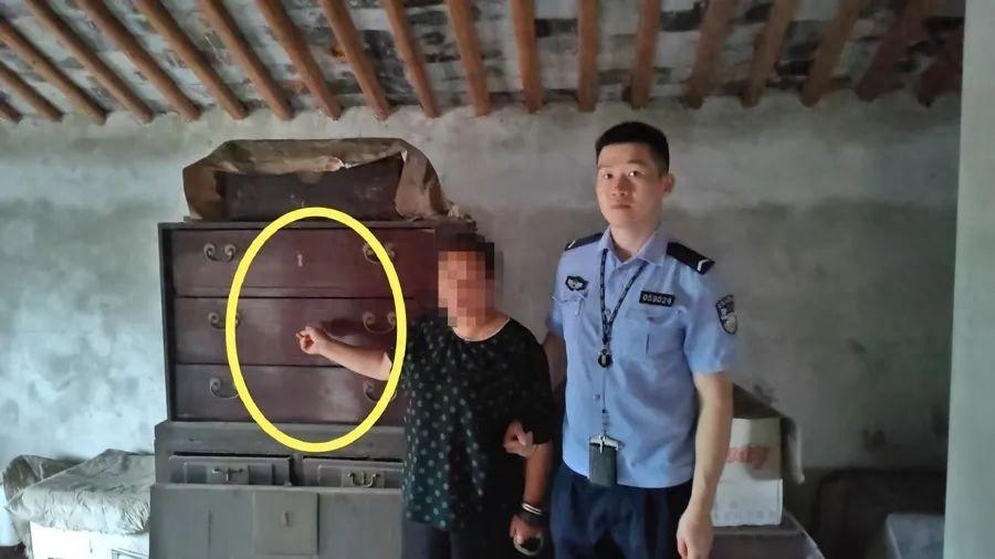 “也是没谁了！”上海，一大爷放在后备箱的10万现金中，有7万都被换成了冥币，而且