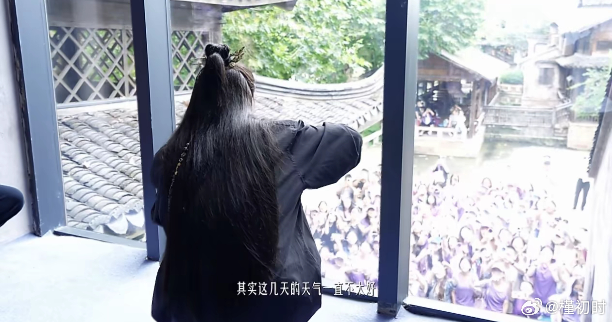 "其实不管大家今天在哪里  有没有站在我的面前 你们给我的祝福 为新角色做的很多