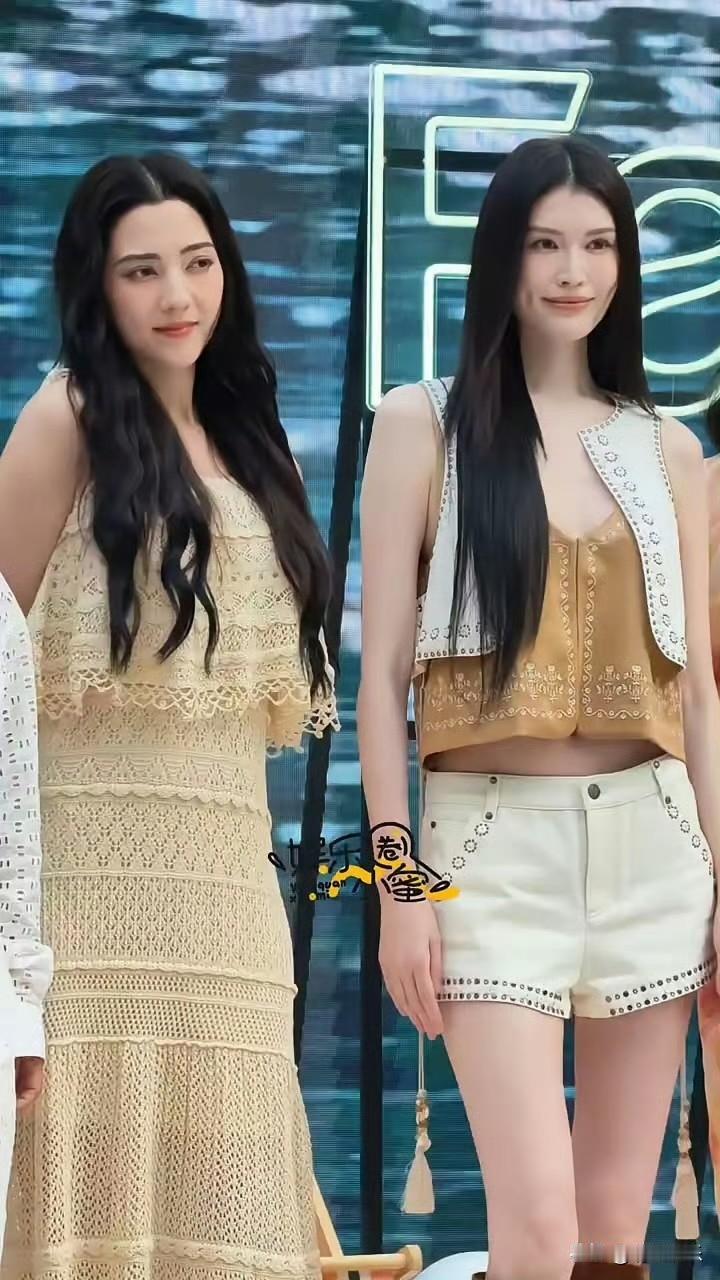 娜然和何穗两位大美女同框，身高竟然相差无几