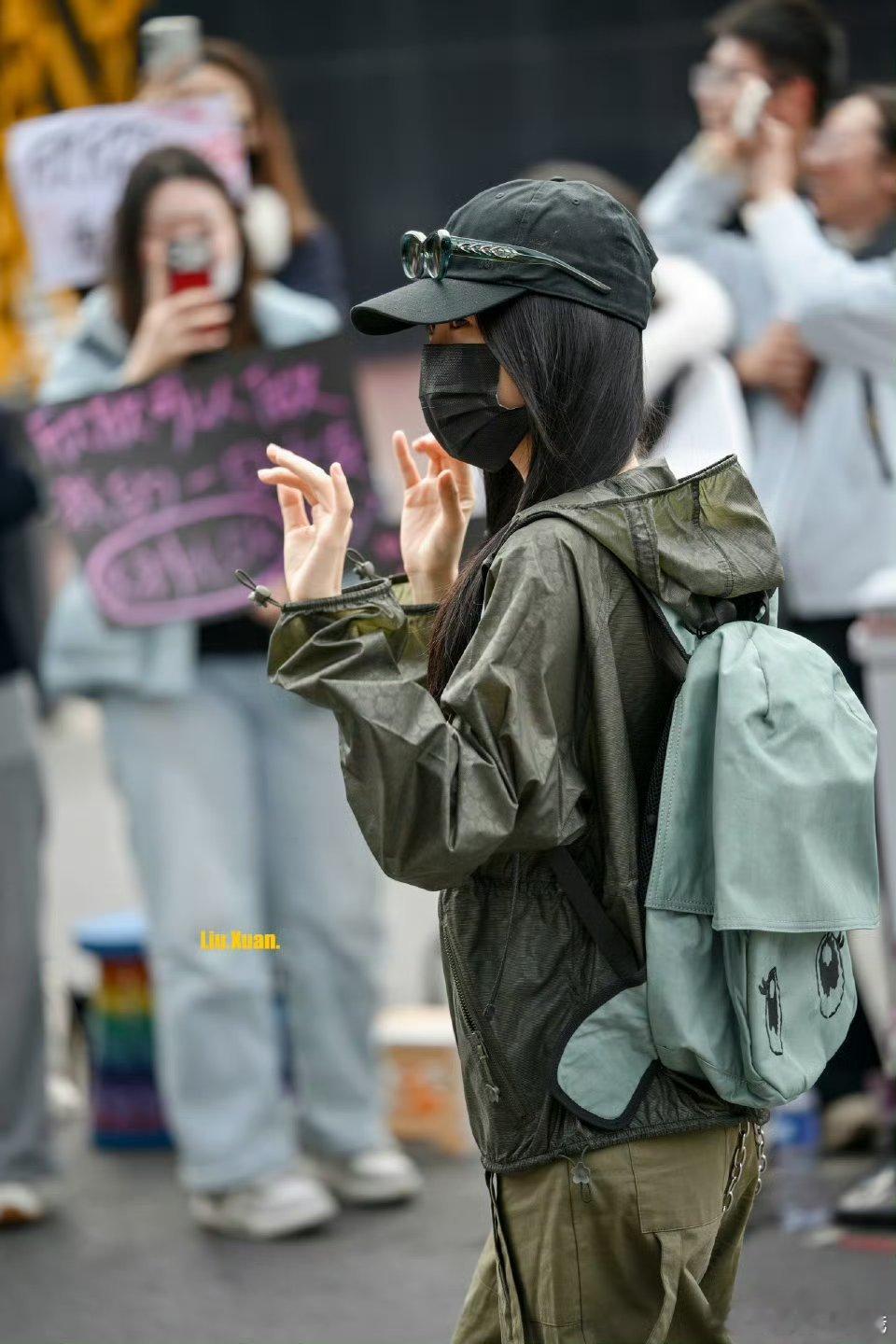 虞书欣今日云初令上班路透 今天是休闲装欣欣子 