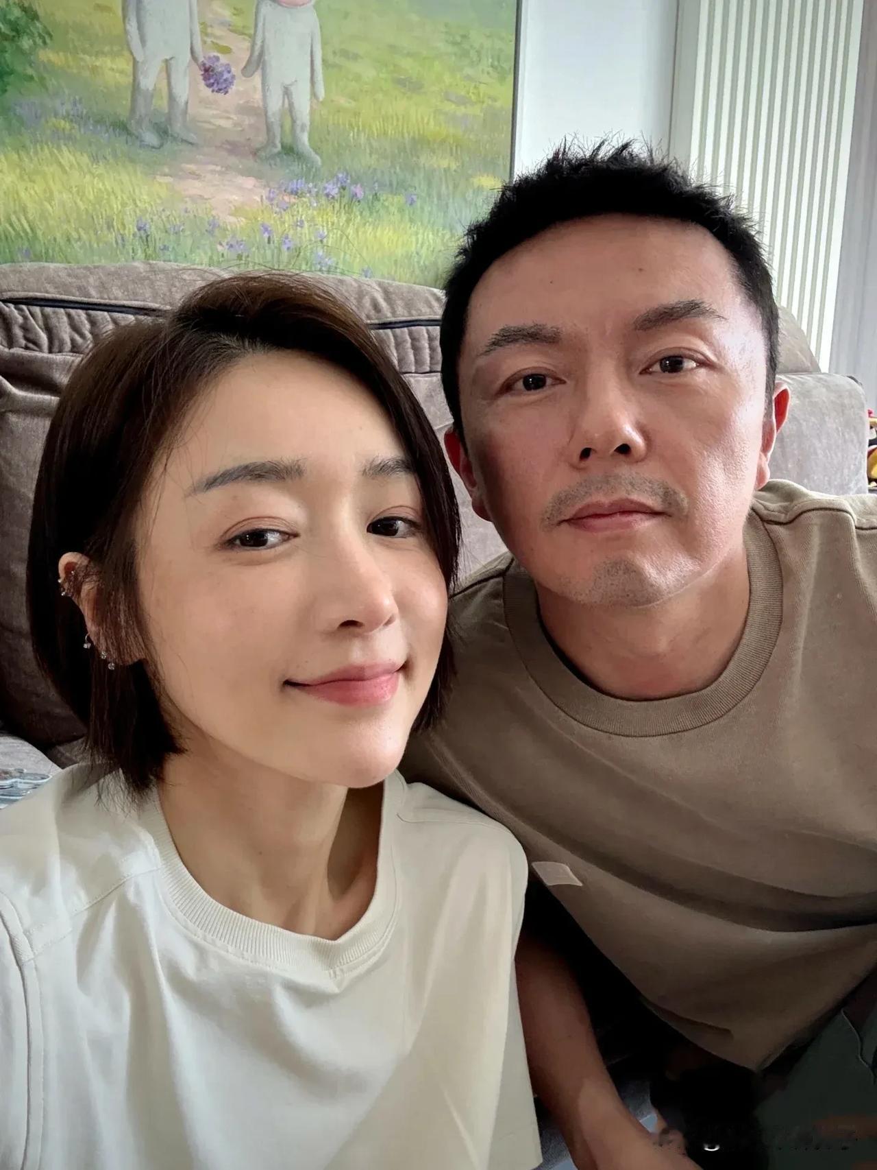 谢苗的老婆真漂亮，两人好有夫妻相！
6月12日，谢苗老婆何彦霓在社交平台发文，分