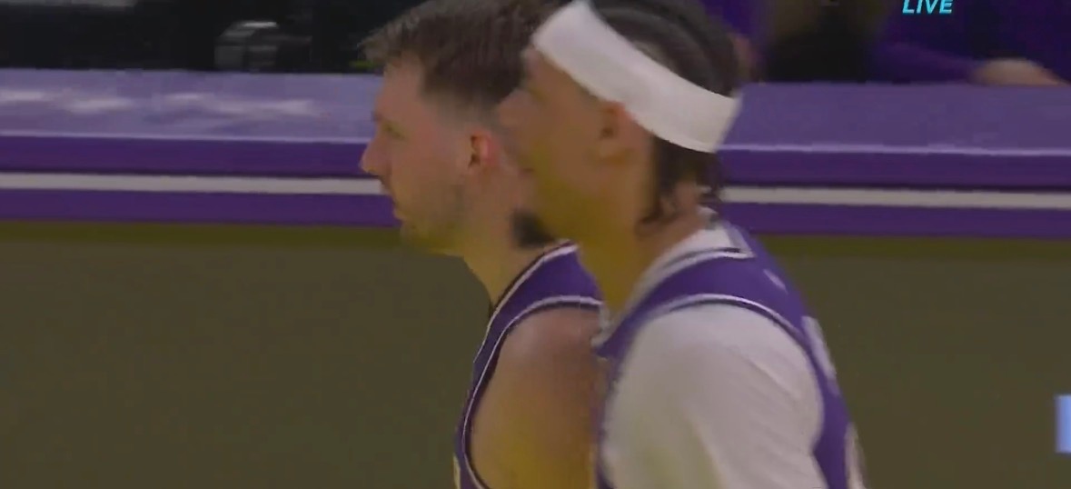 东契奇手感要是来了，是真挡不住，全都是踩着三分线一两步就扔。这咋防…东契奇一人打