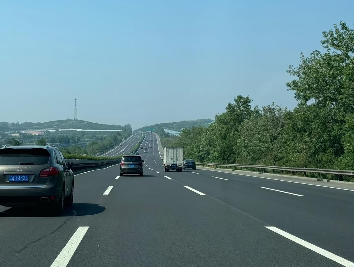 高速安全生死时速：这些细节决定存亡

时速120km/h时，爆胎失控偏移3米，分