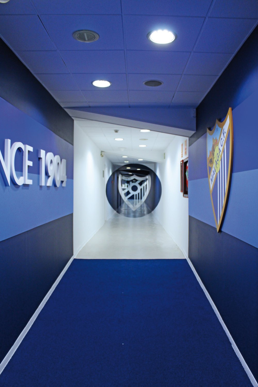 马拉加球场通道壁画立体效果真不错球场足球的细节