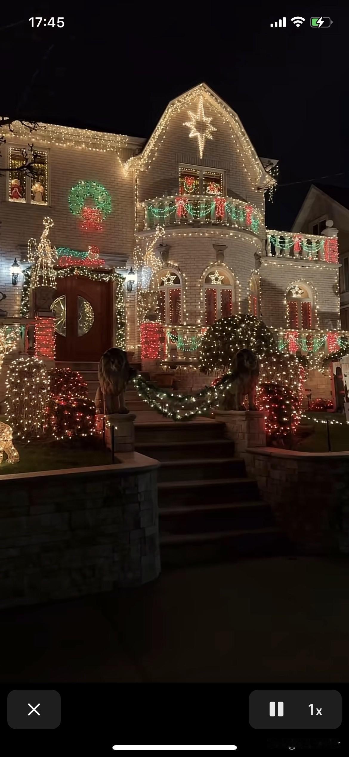 要过圣诞节了。装饰的真漂亮。
是自己家装饰的吗？还是请人来装饰。