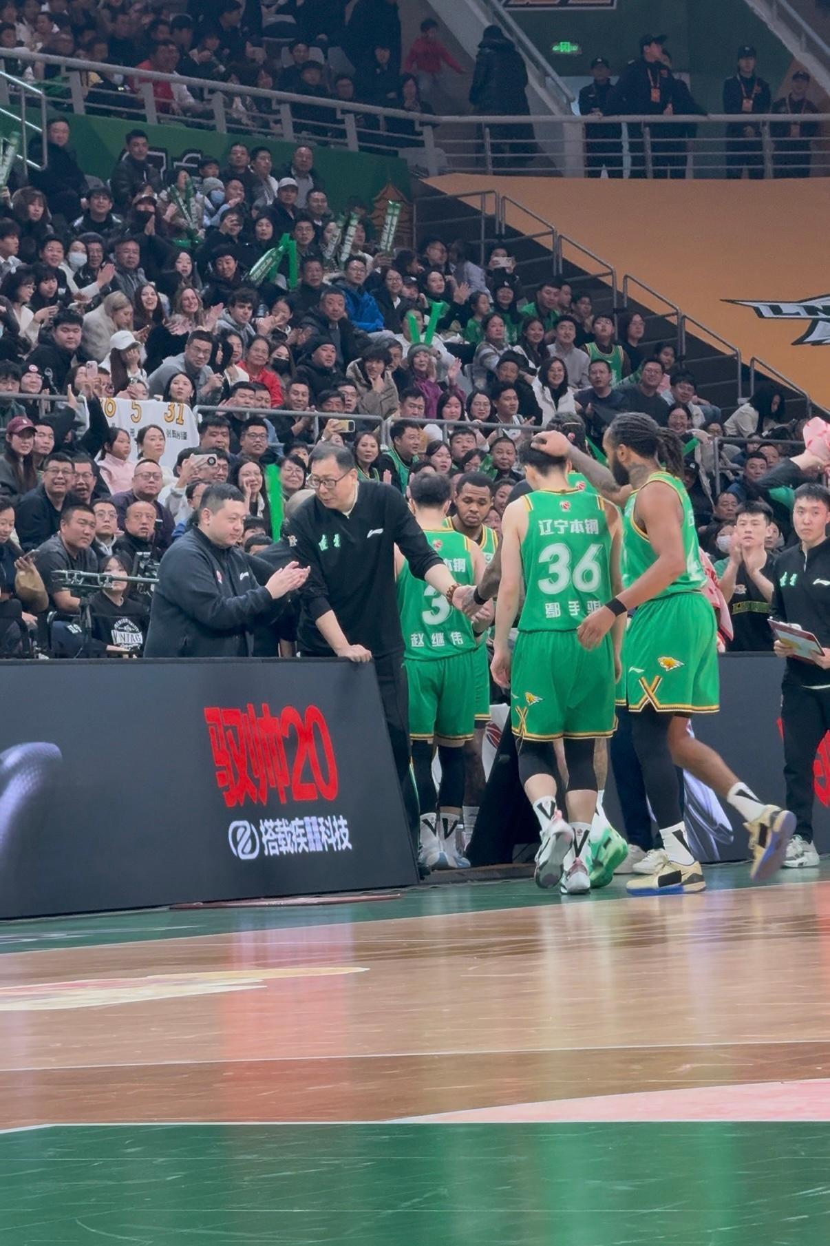 一波18-2，辽宁下半场像换了一个队辽宁男篮vs天津男篮