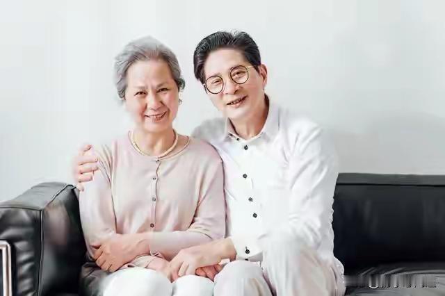 结婚这事，喜欢和适合都重要，但硬要排个座，适合更扛日子，喜欢更暖人心。

喜欢是