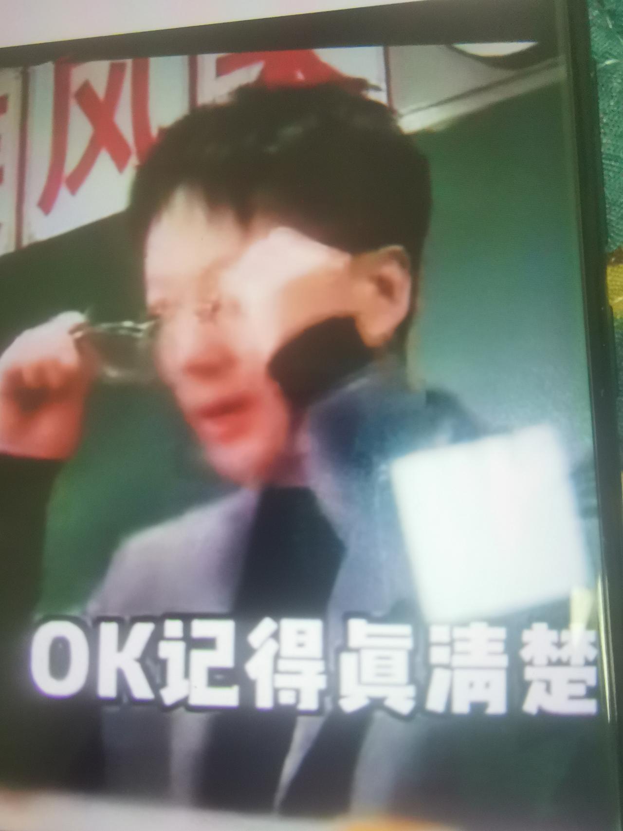 轻年老师整整用一节课要求学生记住妈妈生日，爸爸生日，这个课老师讲得非常正确。
小