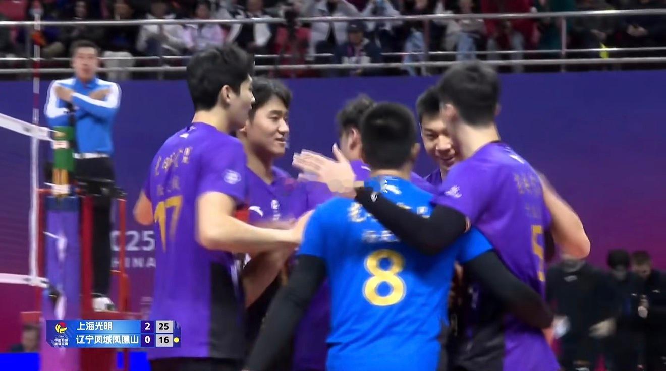 【上海男排横扫辽宁夺联赛开门红】2025-2026中国男排超级联赛常规赛A级第一