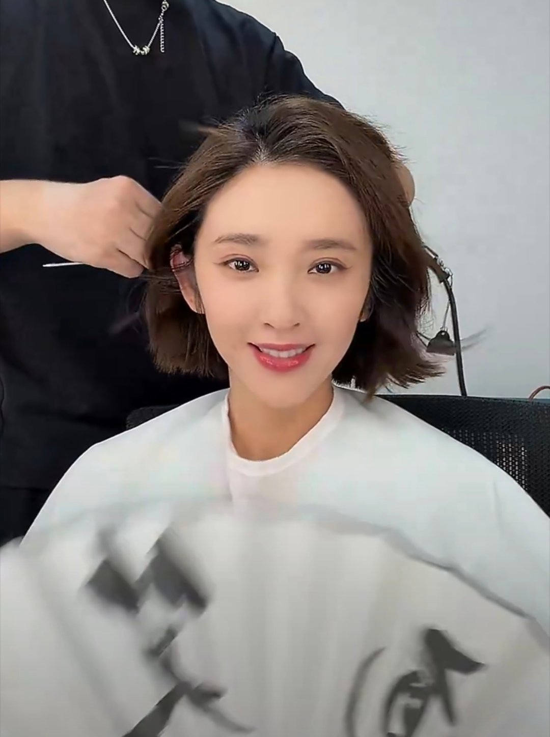 唐艺昕看给阿嬷的情书一直哭果然好电影自带感染力，唐艺昕观影直接哭到失控，足以印证